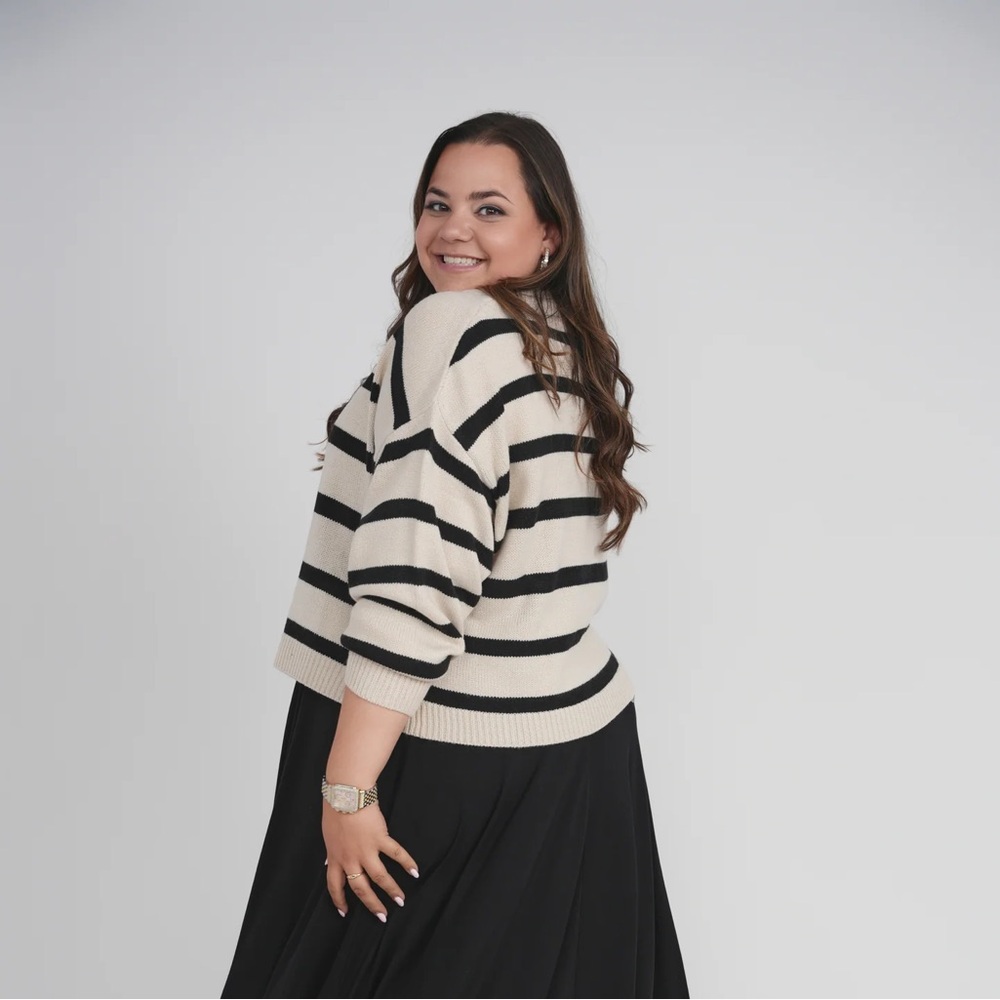 NWT Cropped Oatmeal Sweater KNIT - Picture 2 of 2